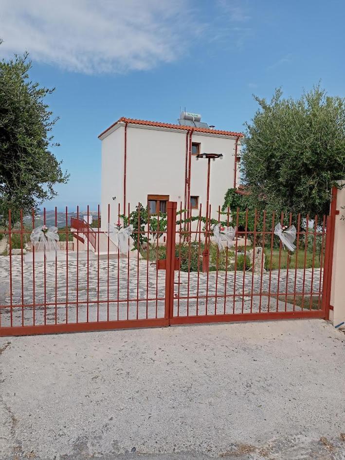 Fοivos And Athina Villas Archanes Exterior photo